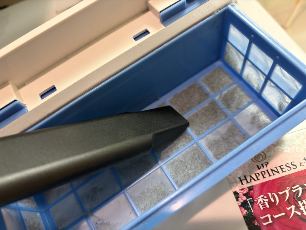 ドラム式洗濯機の乾燥フィルタに溜まったホコリ