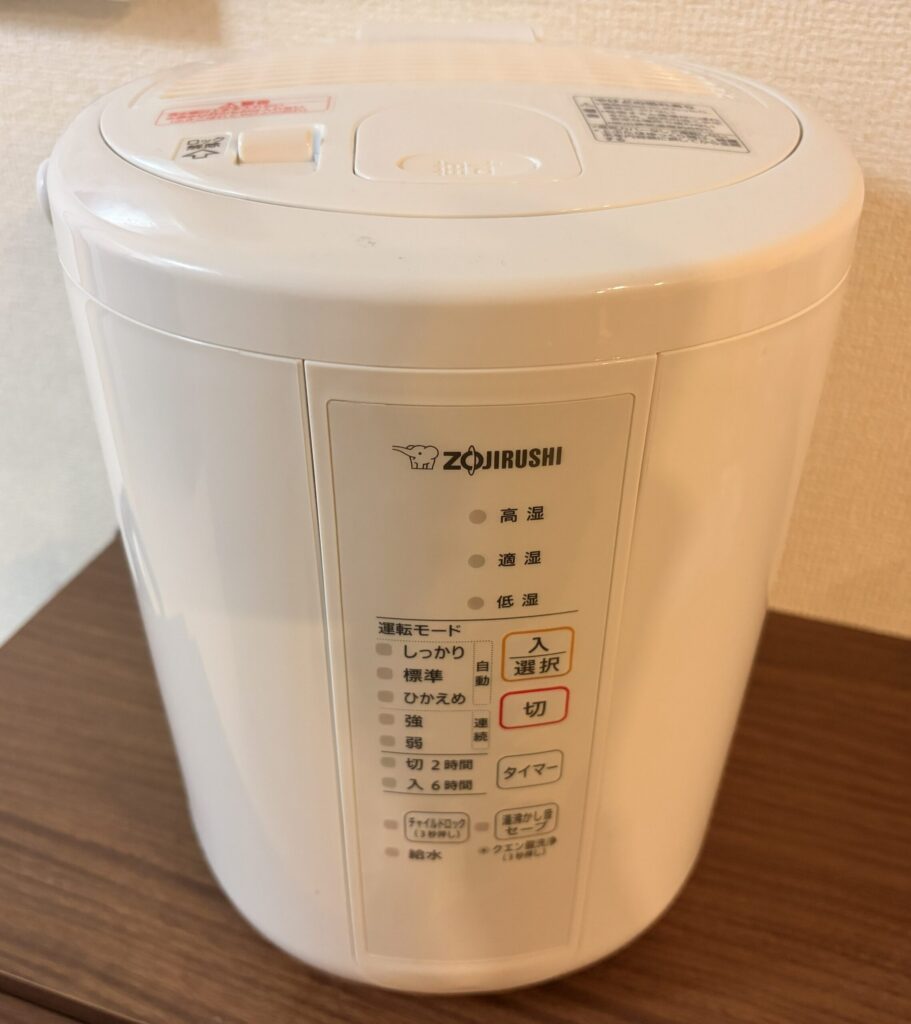 象印スチーム式加湿器 EE-RR35 の本体と運転モード操作パネル