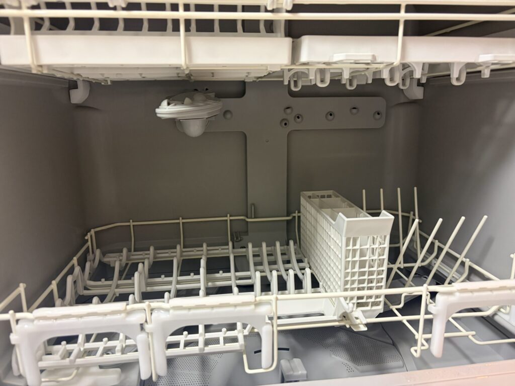 NP-TZ500の庫内1段目のかごと皿立ての棒